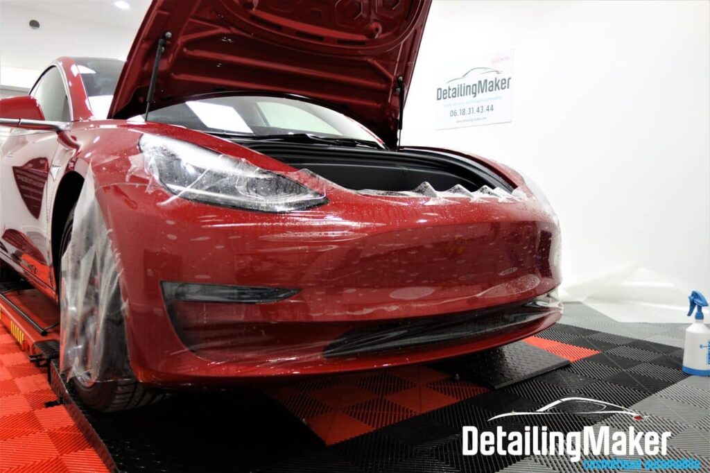 Covering transparent Tesla Model 3